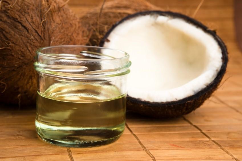 Beneficios y modo de empleo del aceite de coco para cabello graso
